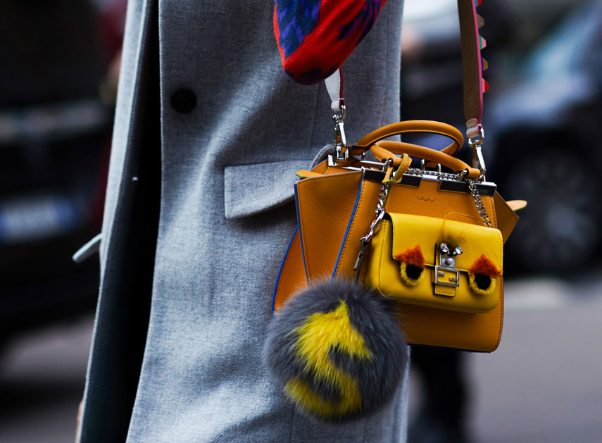 fendi小怪兽彩色挎包多少钱,fendi小怪兽包夏天背还是冬天