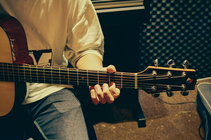 如何选择一把初学入门吉他,通用吉他最好的入门教程