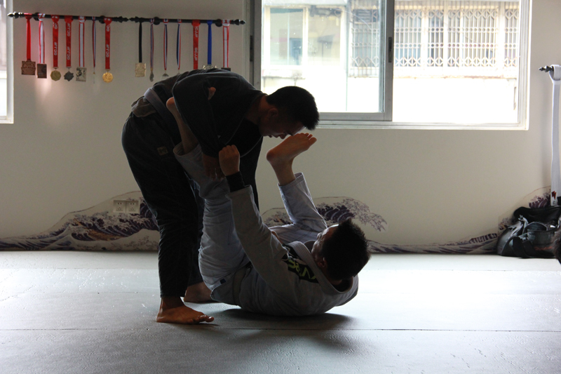 健康又防身！成都开始流行巴西柔术