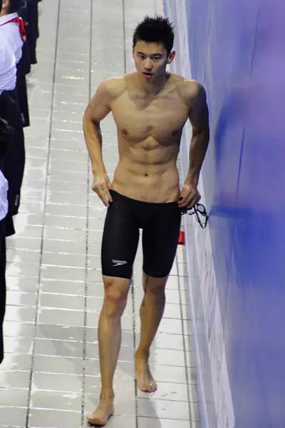 舔屏有一种喷鼻血的方式，叫中国奥运男神！