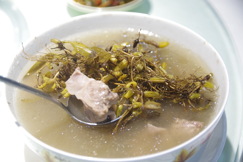 多变揽鲜又出新招：海鲜火锅霸王锅后这次出个五层塔！