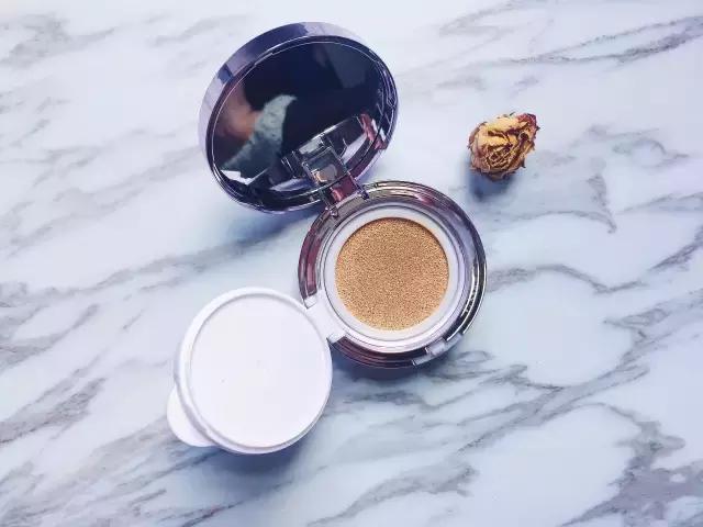 粉饼和气垫推荐 (气垫和干湿两用粉饼哪个好用)