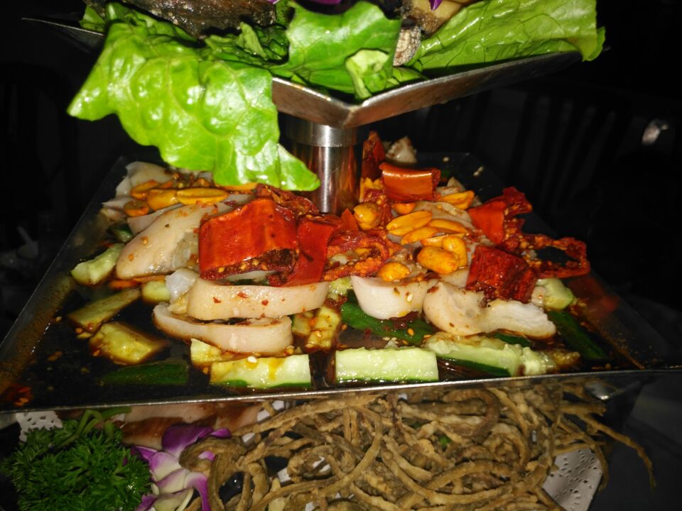 多变揽鲜又出新招：海鲜火锅霸王锅后这次出个五层塔！