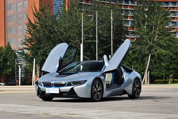 除了豪车还是豪车,除了豪车bba女生还喜欢啥车