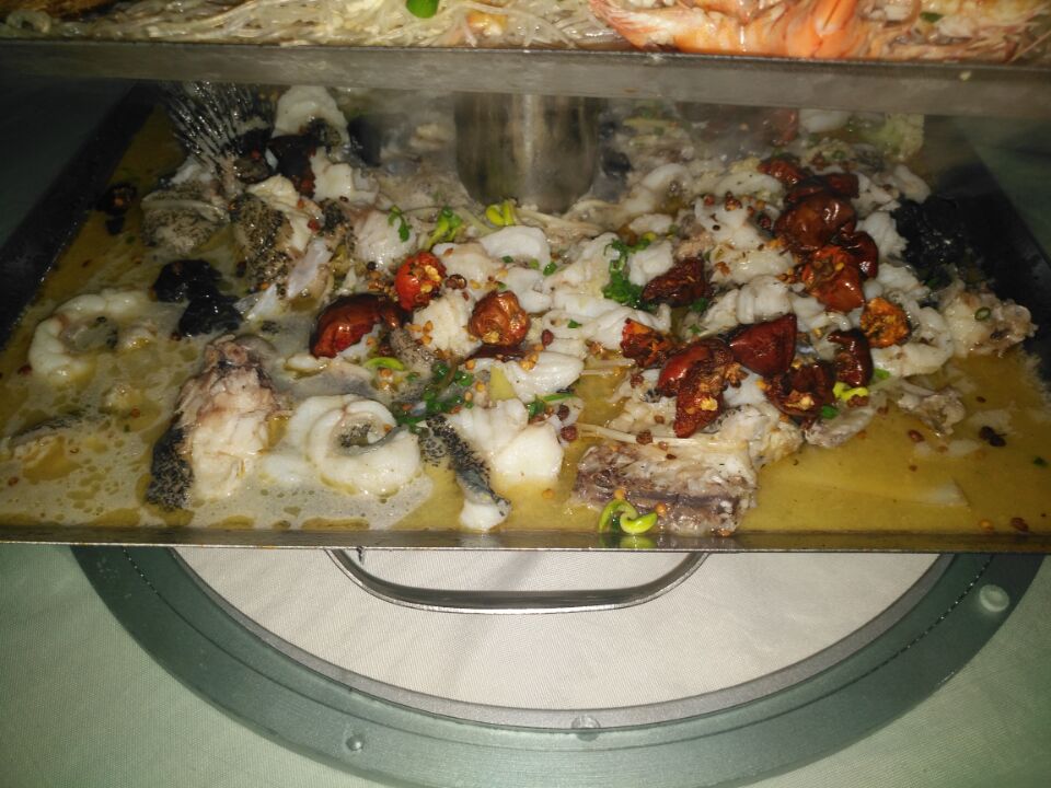 多变揽鲜又出新招：海鲜火锅霸王锅后这次出个五层塔！