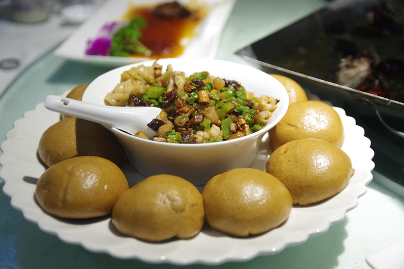 多变揽鲜又出新招：海鲜火锅霸王锅后这次出个五层塔！