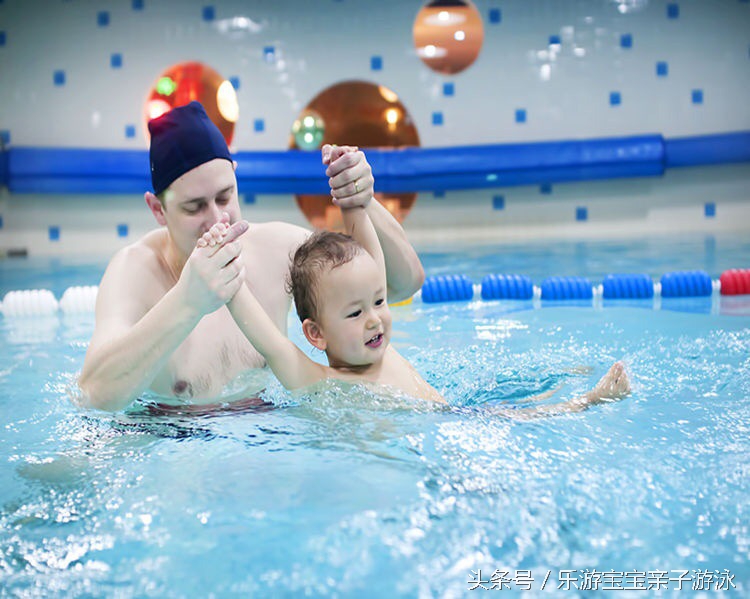 宝宝受伤骨折,宝宝摔伤了怎么快速恢复