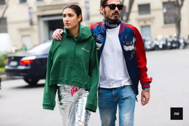 美式hiphop高街连帽卫衣,宽松潮牌oversize薄款卫衣搭配