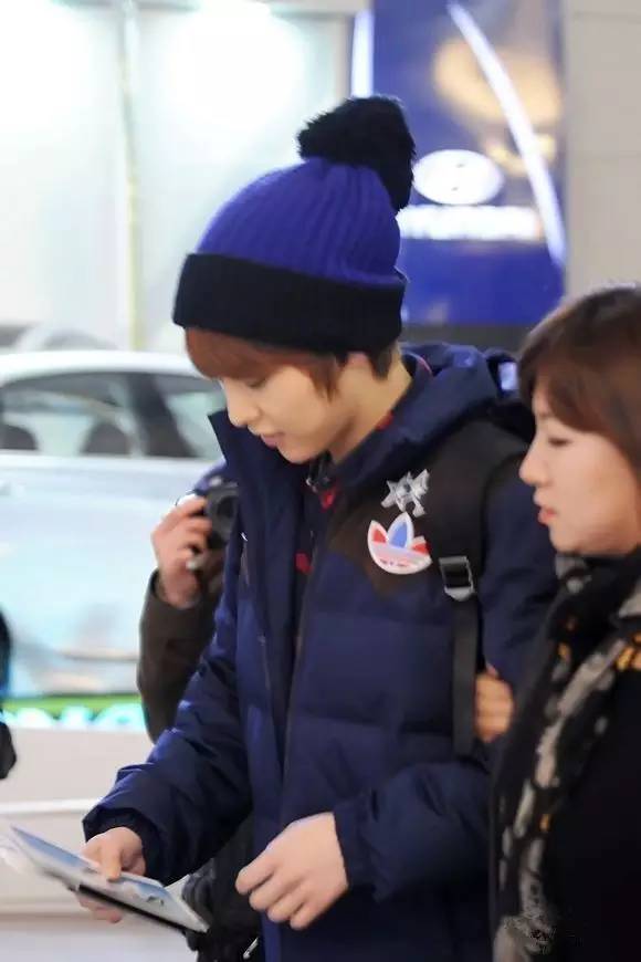 exo行走的atm,exo正规画报