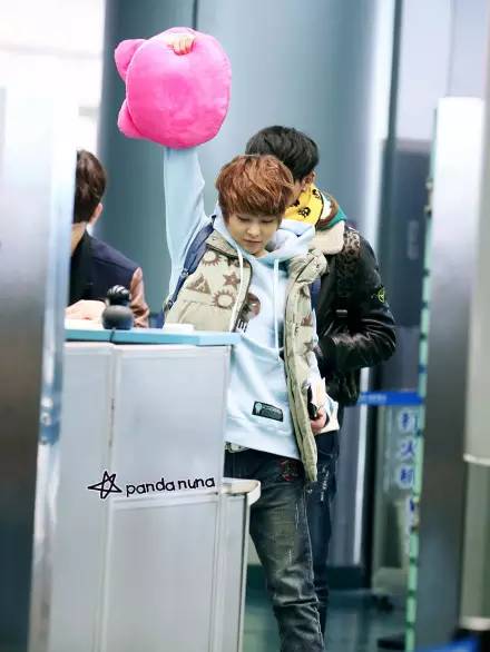 exo行走的atm,exo正规画报