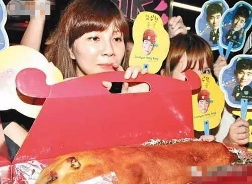 女粉丝送华晨宇兰博基尼,粉丝送华晨宇生日礼物排第几