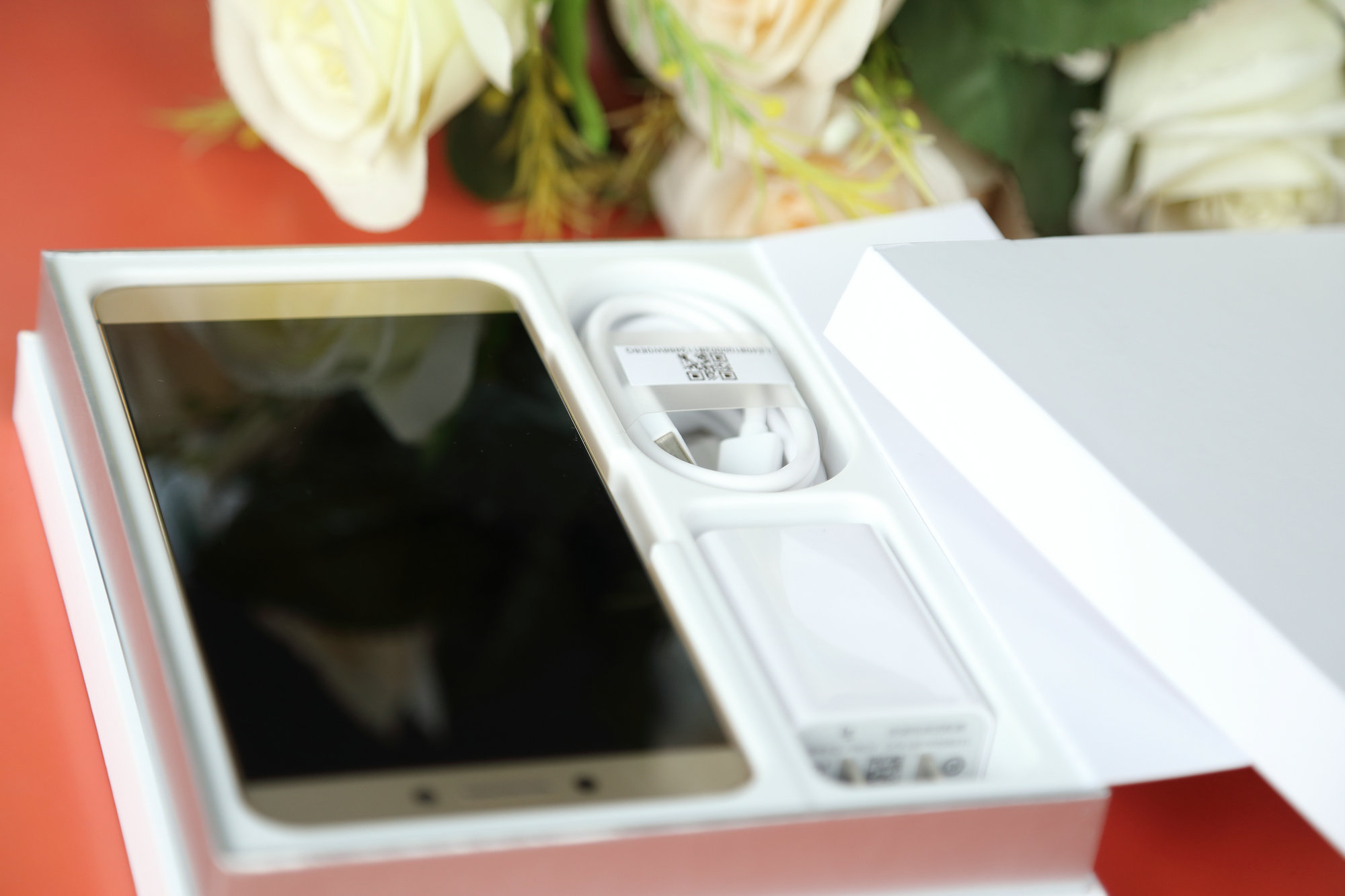 钢化膜是如何保护手机屏幕的,手机高端钢化膜能保护屏幕吗