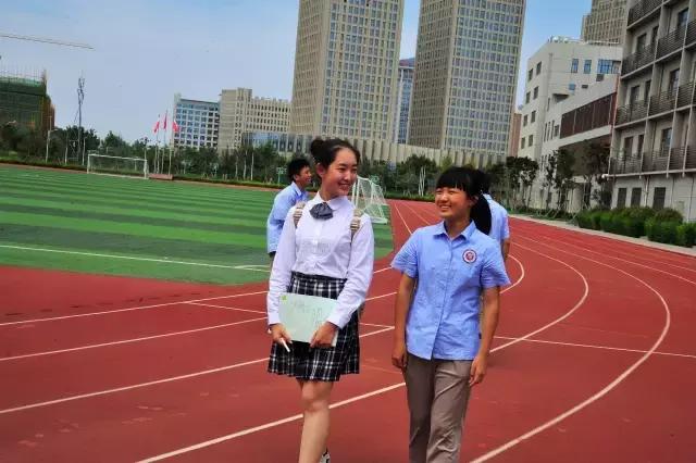 郑州哪些中学蓝色校服好看,郑州各中学校服