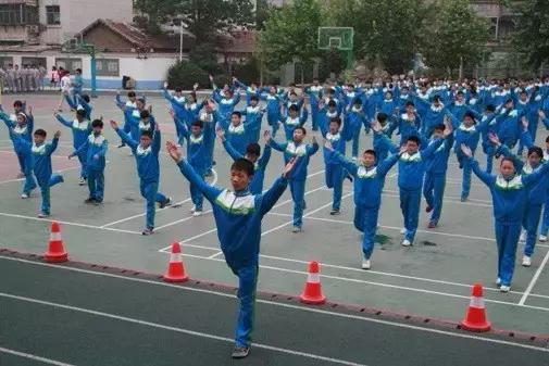 郑州哪些中学蓝色校服好看,郑州各中学校服