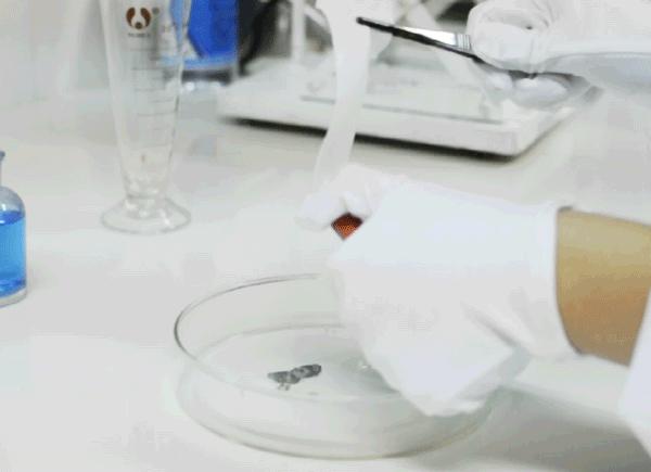 他为女朋友做了一款卫生巾