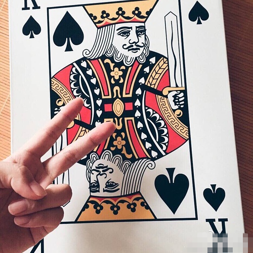 张艺兴给粉丝送礼,张艺兴给练习生粉丝送礼物