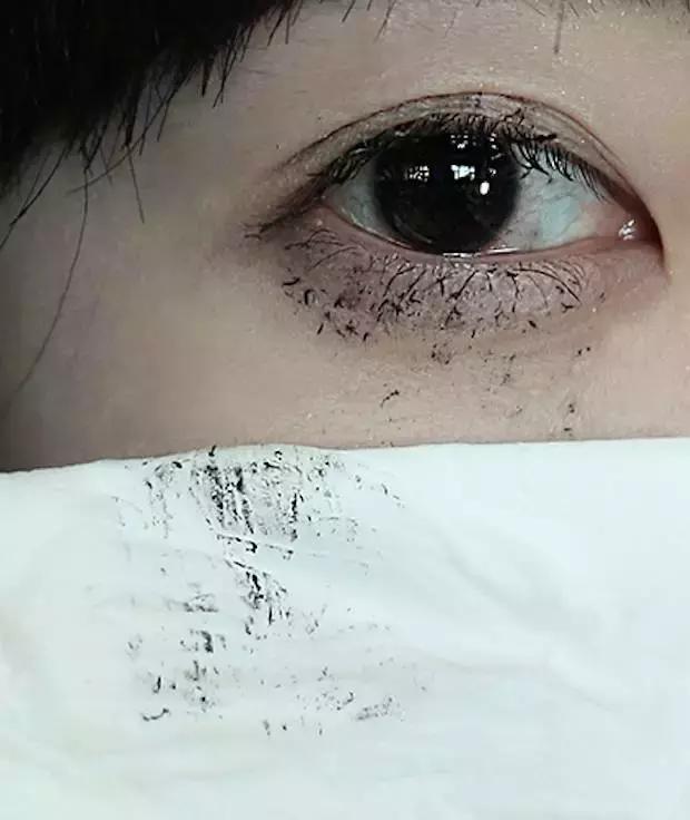 八款睫毛膏裸眼实测:纤细浓密又防水，种草排雷全攻略!