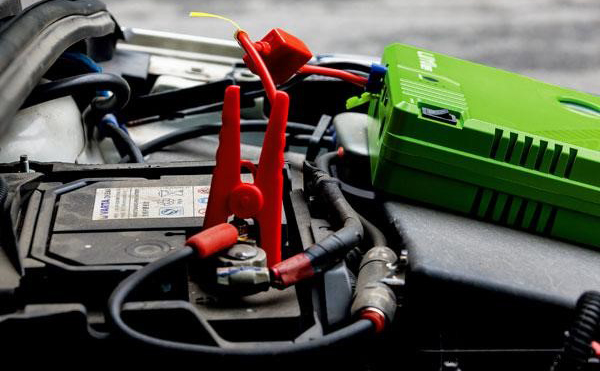 车子老亏电怎么看电量,汽车电瓶亏电搭电正确方法