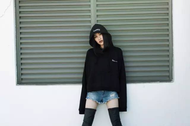 美式hiphop高街连帽卫衣,宽松潮牌oversize薄款卫衣搭配