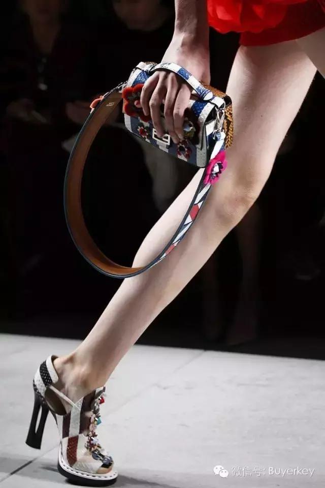 盘点火遍时尚圈的时髦单品,2016最难穿的单品