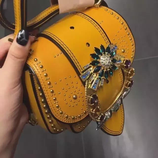 盘点火遍时尚圈的时髦单品,2016最难穿的单品