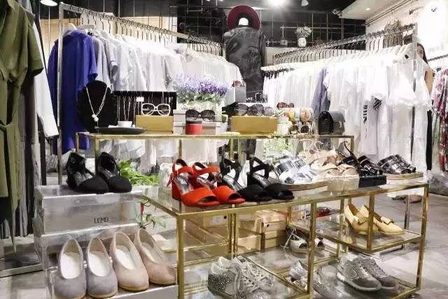 服装买手店有哪些功能分区 (服装买手店是如何运作的)