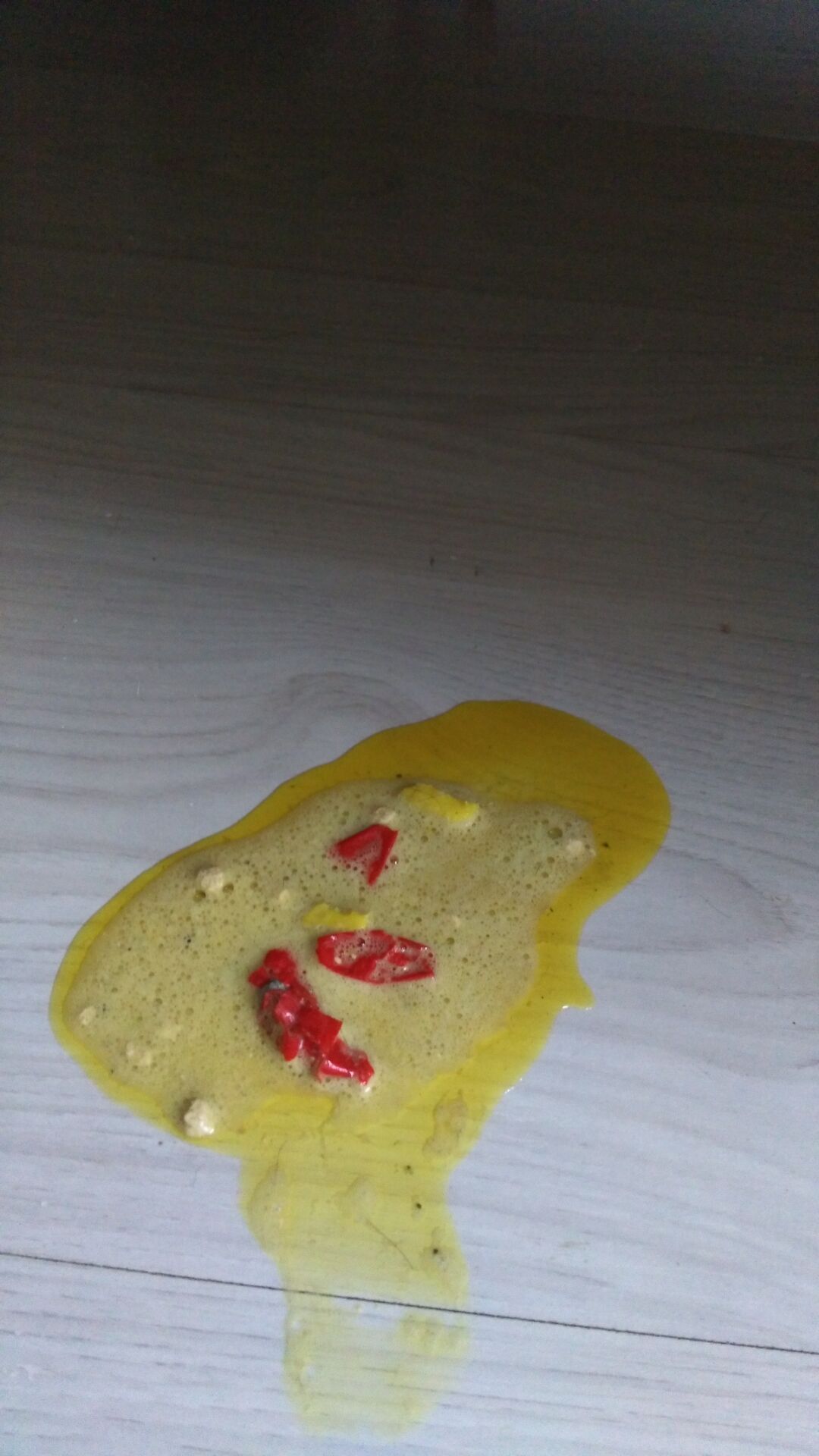 狗狗吃火腿肠包装袋能拉出来吗,狗狗把火腿肠的皮和环吞了怎么办