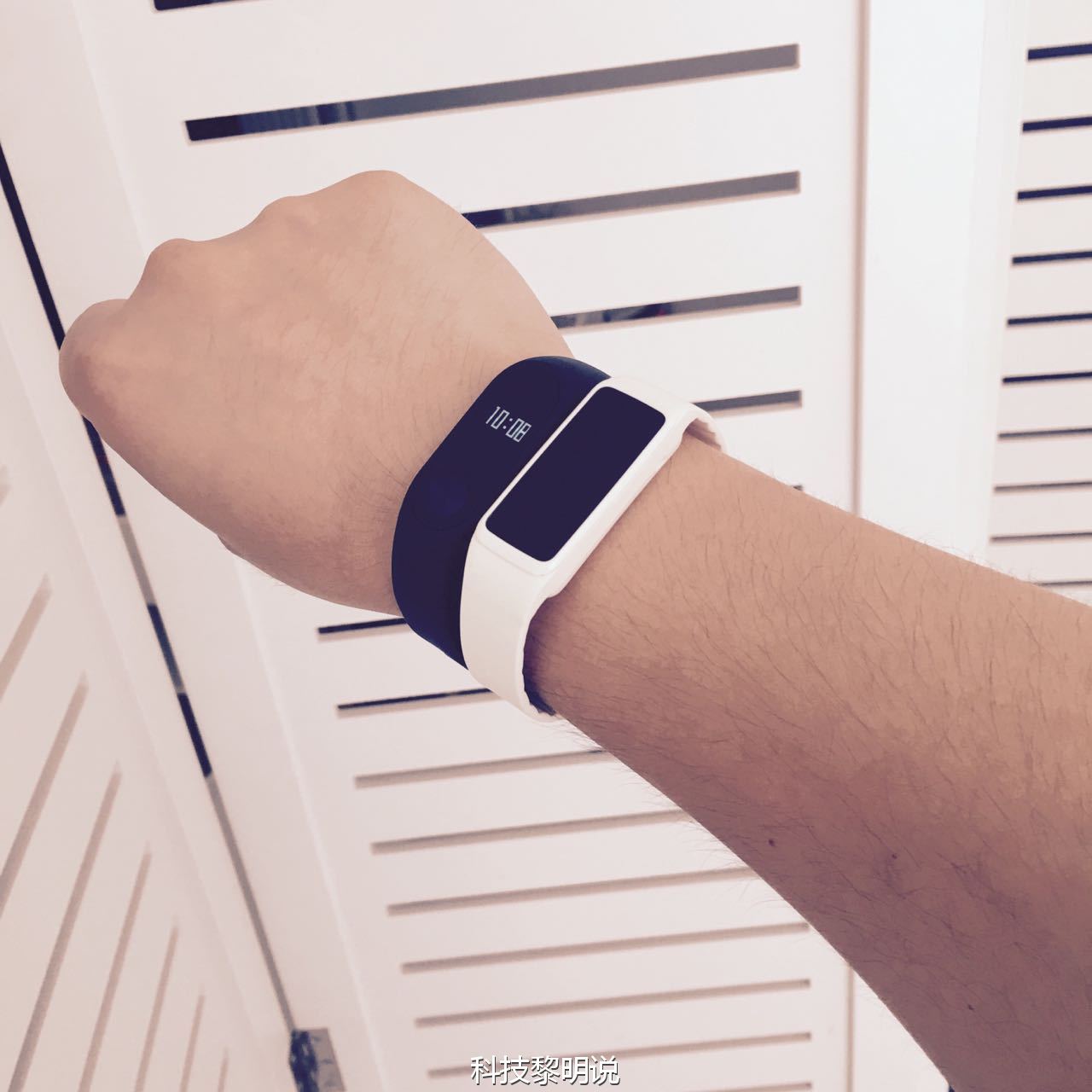 小米手环光感版对比小米手环2,比小米2手环更好的手环