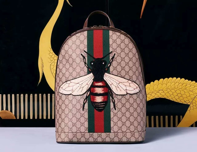 躺在品牌上的飞禽走兽