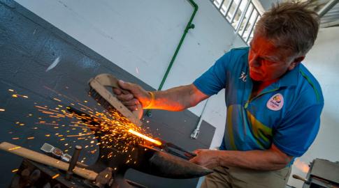 马中博尔特,博尔特同款紫金战靴2017