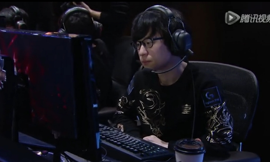 刚毅战锤重铸归来LPL揭幕战新版波比惊艳登场