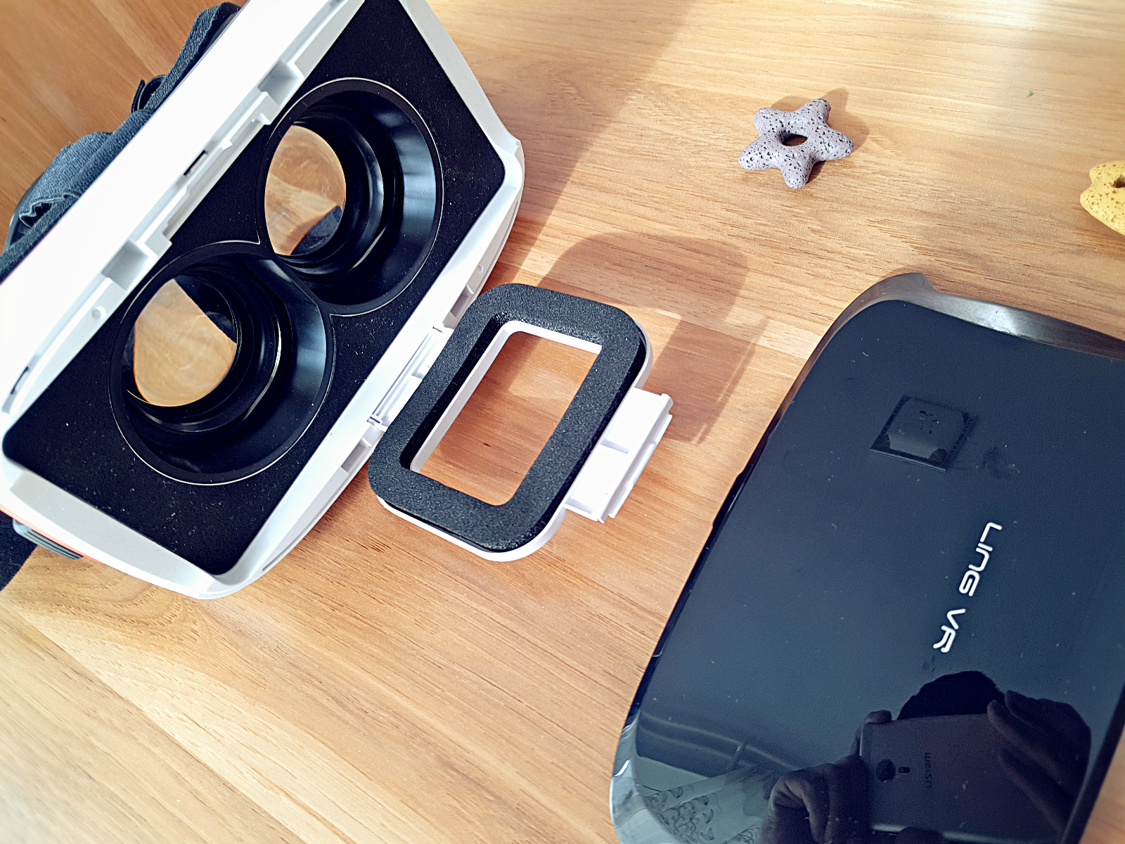 vr眼镜看小视频能够身临其境嘛,普通vr眼镜看手机上的视频效果