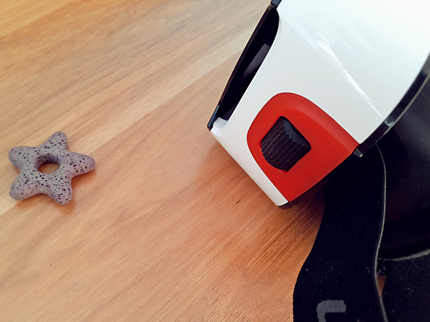 vr眼镜看小视频能够身临其境嘛,普通vr眼镜看手机上的视频效果