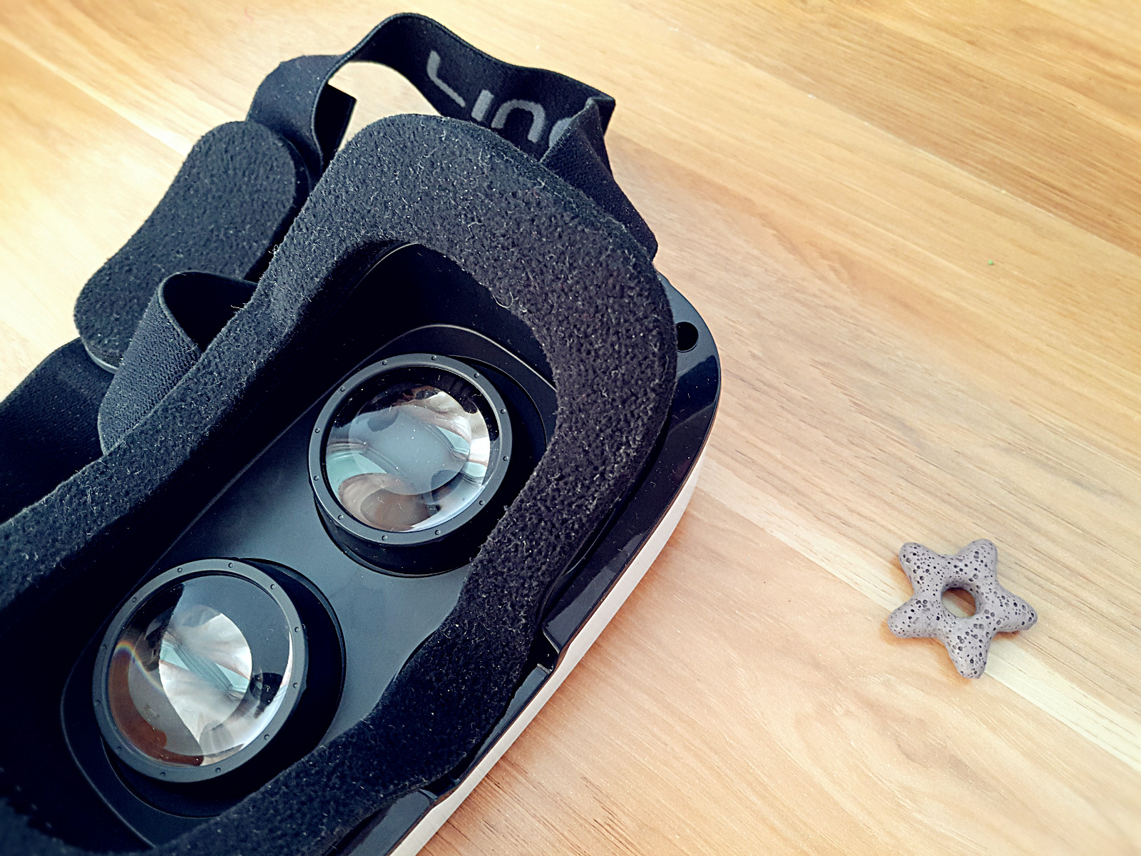 vr眼镜看小视频能够身临其境嘛,普通vr眼镜看手机上的视频效果