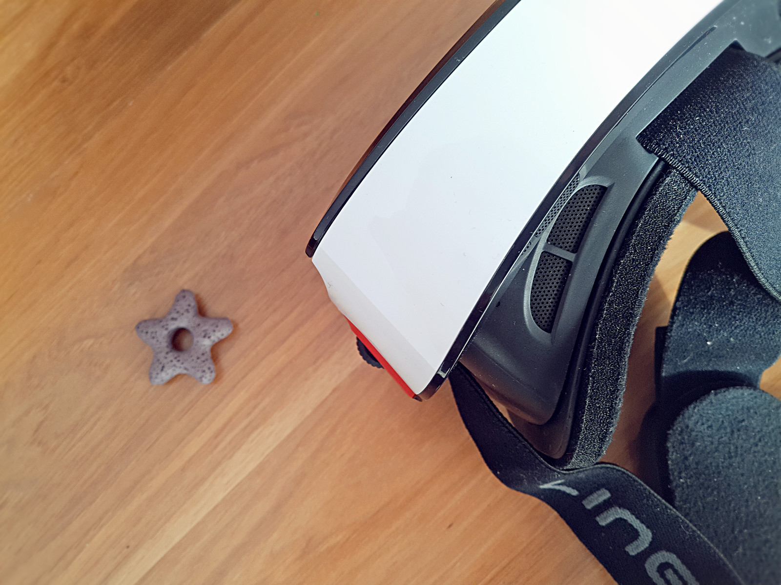 vr眼镜看小视频能够身临其境嘛,普通vr眼镜看手机上的视频效果