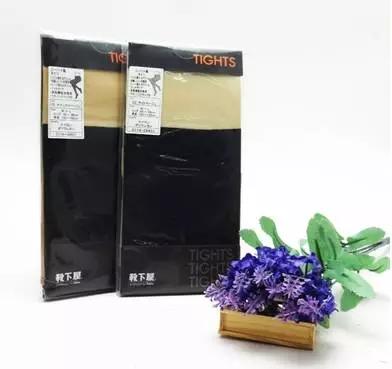 日本迎来大雪，而日本的女生依旧是穿的如此勇猛！