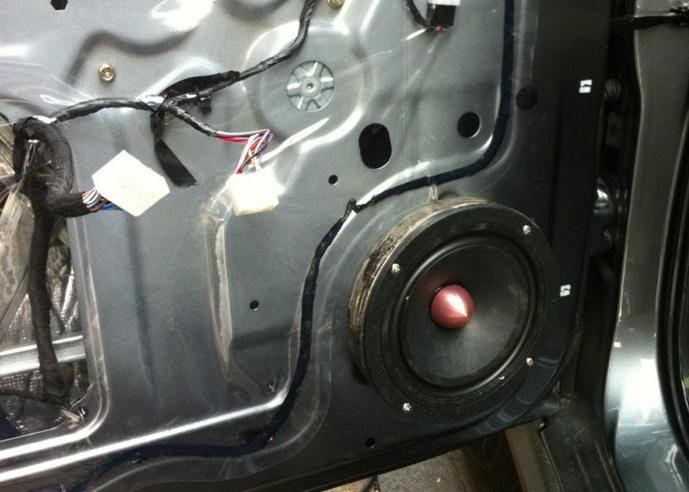 五菱宏光miniev马卡龙音响改装,五菱宏光v前门加装音响喇叭