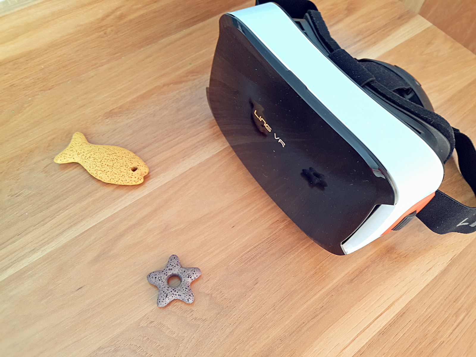 vr眼镜看小视频能够身临其境嘛,普通vr眼镜看手机上的视频效果