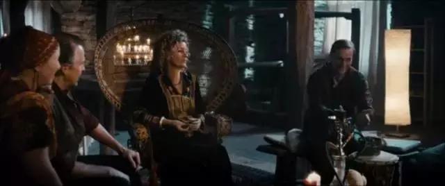 我丝毫不怀疑，这位导演曾来过云南尝过“毒蘑菇”