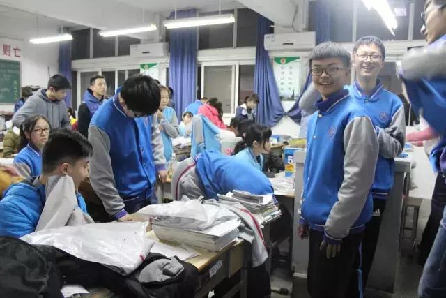 郑州哪些中学蓝色校服好看,郑州各中学校服