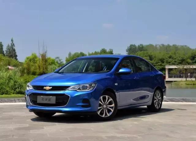 实用雪佛兰科沃兹两厢版实车,雪佛兰科沃兹最新款顶配四缸新车