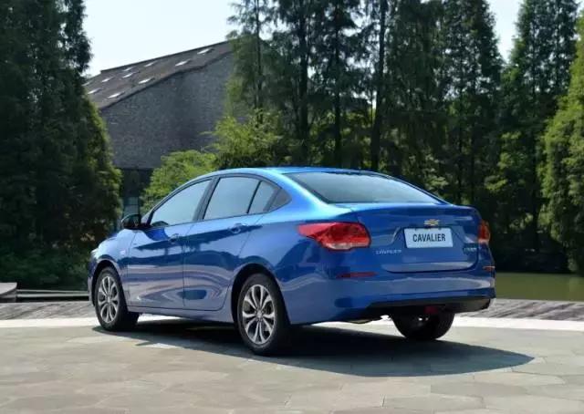 实用雪佛兰科沃兹两厢版实车,雪佛兰科沃兹最新款顶配四缸新车