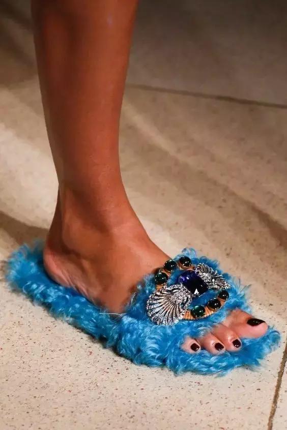 盘点火遍时尚圈的时髦单品,2016最难穿的单品