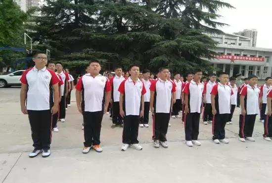 郑州哪些中学蓝色校服好看,郑州各中学校服