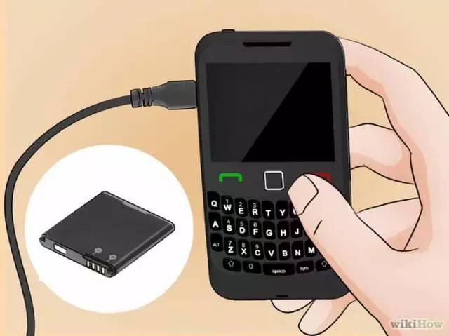 手机泡水里正确处理方法,手机泡水了怎么办一秒搞定