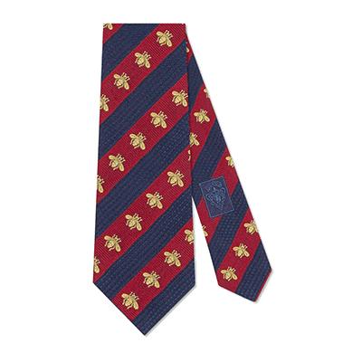 躺在品牌上的飞禽走兽