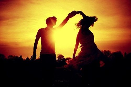 人笑花开，花落人哭，一个见，一个留心