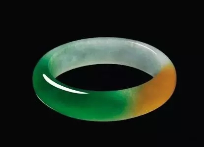 翡翠手镯的正确佩戴方法,翡翠手镯和手表能够同时佩戴吗