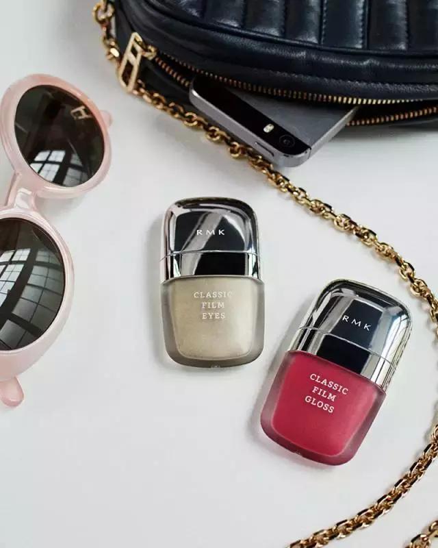 彩妆届又出一波液体眼影，据说霓虹国的妹子已经到了拼人品去抢