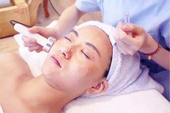 名医专访,行家医生谈敏感肌肤